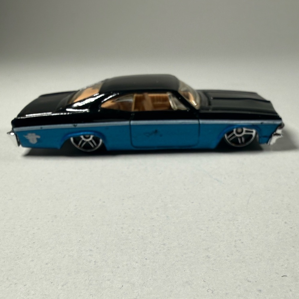Hot Wheels 1965 Chevy Impala Die-Cast 1:64
